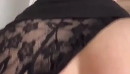 Duvara karşı büyük dildo sikiyor