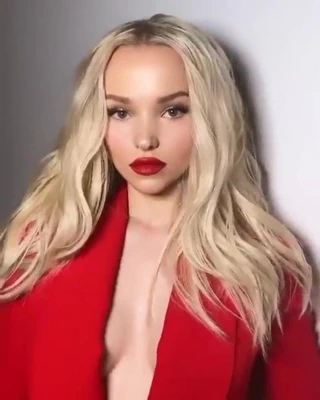 Dove cameron seksi kırmızı elbiseler