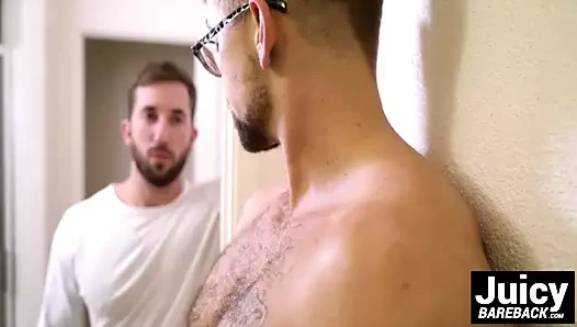 Jay onu daha sert ve doruğa hazır hale getirmek için brad'a iniyor