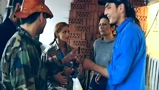 Olgun Alman fahişenin yüzüne ahırda boşalıyor