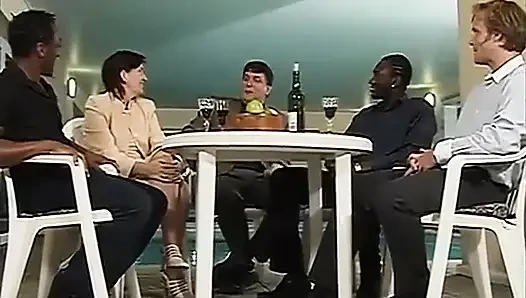 Büyük Omar'ın İngiliz maceraları: ev kadınları grup seks (2003)