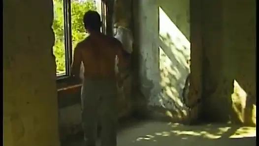 Azgın domuz yalama kovası genç sarışın tatlı kızı yaşlı sombrero'yu tozlayarak biraz Euro kazanmasını önerdi