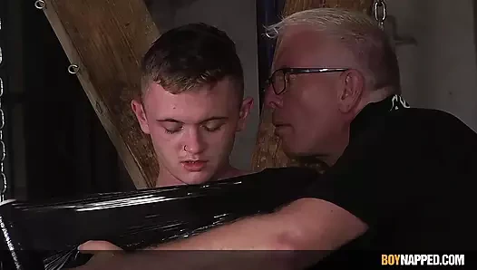 Bağlı Oliver Wesley sapkın dilf Sebastian Kane tarafından işkence ediliyor