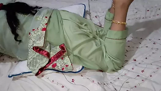 Büyük götlü Hintli ev hanımı - karı koca