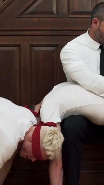 İtaatsiz twinkler Mormon yaşlılar tarafından dildo ile sikiliyor ve ağızlarına boşalıyor | Clip 2