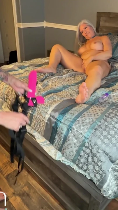 4k carlie vixen ve silver foxy ateşli lezbiyen otelde çift dildo ve takma yarakla seks