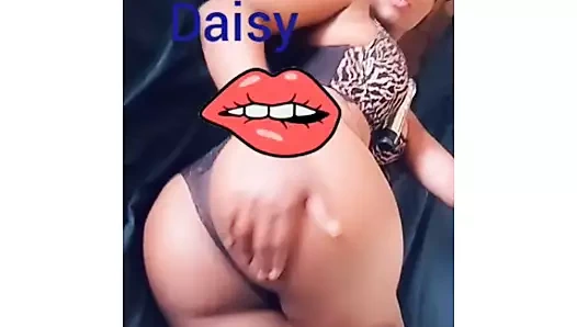 Tüm seksiliğin tadını çıkarmak için adriana papatyaya katılın