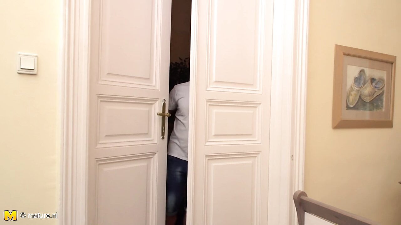 Busty olgun anne paylaşım yatak ile adım oğlu