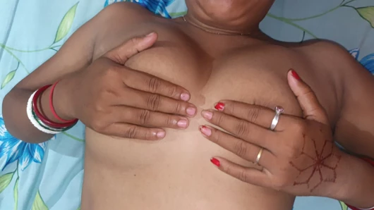 Yalnız üvey kız, üvey annesi ofiste. Sert orgazm videosu. Çıplak kadın Bengalli konuşuyor
