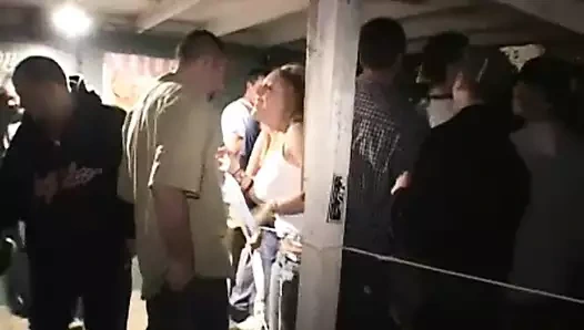 Jello üniversiteli kız öğrenci yurdunda güreşiyor