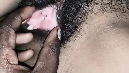 18+ ilk kez üvey kız kardeş Hintli kadın parmaklıyor ve sert seks