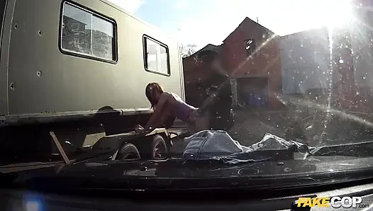 Fake cop - sadakatsiz kız arkadaş Candi Coxx erkek arkadaşını aldatıyor