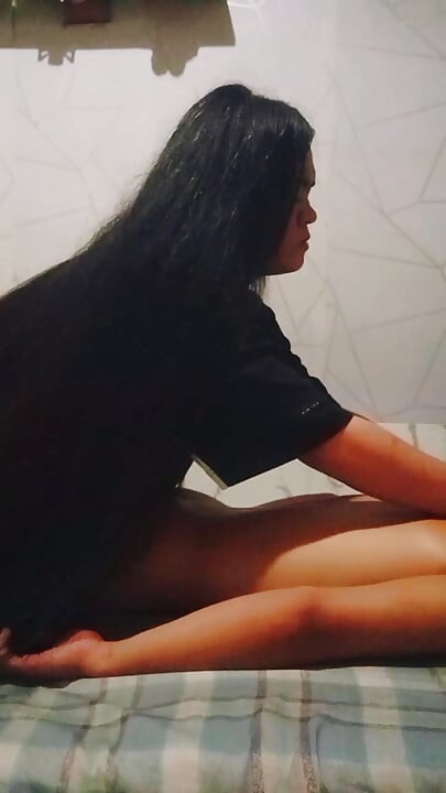 Ateşli Asyalı üvey kız kardeş-orta yaşlı seksi kadın masajdan sonra üvey erkek kardeşini sikiyor. - Ayesha Sy