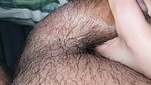 Üvey anne üvey oğlunun yarağına dünyanın en iyi elle muamelesini yapıyor