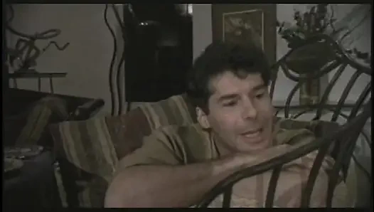 Küçük memeli ince esmer domaltarak sikişmek için derinden eğiliyor