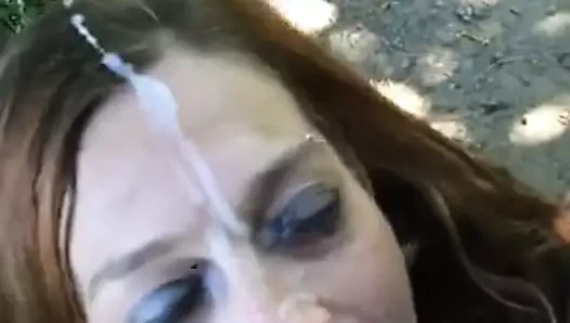 Bahçede yüze boşalma