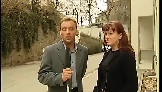 Kızıl saçlı genç kız oyuncu seçmelerinde parmaklanıyorken yarak sıvazlıyor