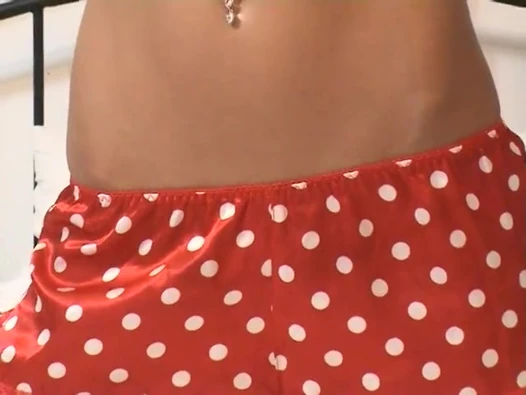 Dik memeli sevimli bruentte hatun Lacey kendini tatmin etmeyi seviyor