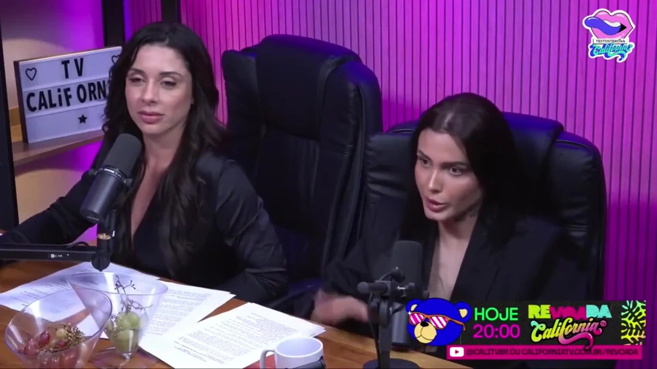 Two Hotties in a Show of Dirty Talk - Bruna Carlos and Luciana Picchi
