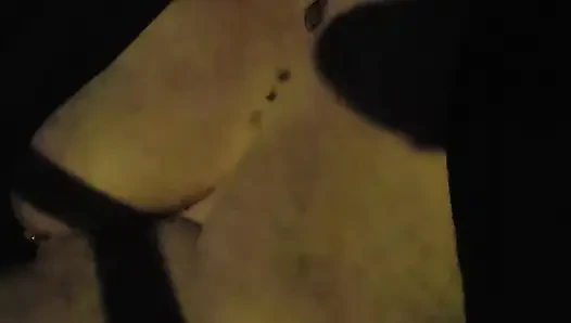 Eve çıplak dönüyor