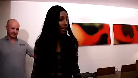 Birmingham'lı Hintli kız nasrin