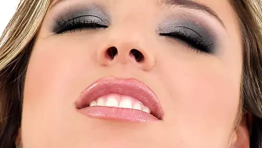 Macaristan'dan muhteşem şeftaliler, spekulum, yağ, anal tıkaçlar ve oyuncaklarla başka bir harika solo mastürbasyon, teaser#1