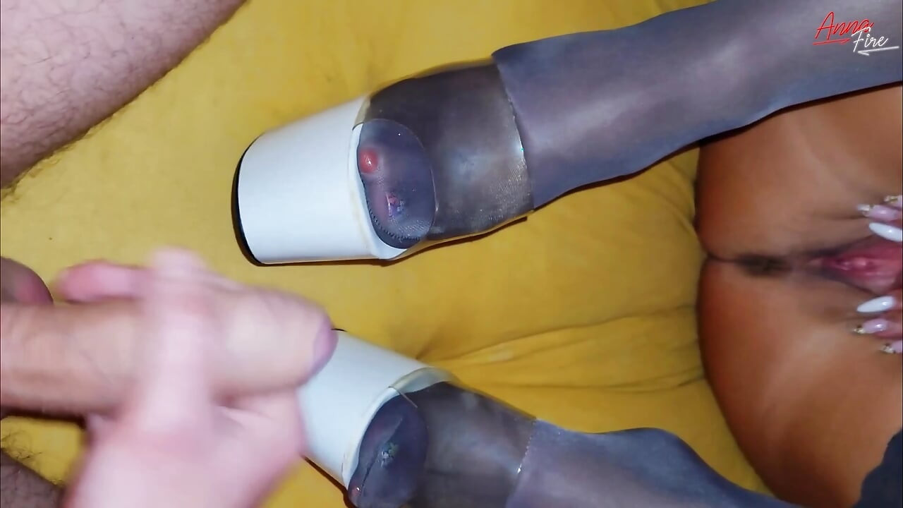 Orta yaşlı seksi kadının amına büyük boşalma
