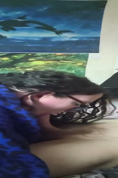 Ssbbw şanslı hayranına şehvetli bir şekilde sakso çekiyor