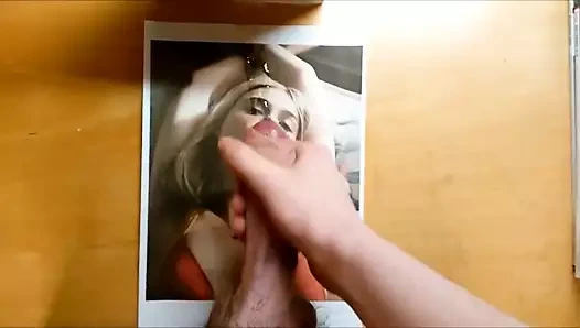 Elle fanning kırmızı bikinili haraç içinde çok seksi