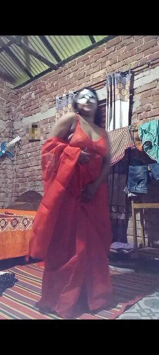 Sari desi kızda ateşli bhojpuri striptiz dansı yavaş baştan çıkarma