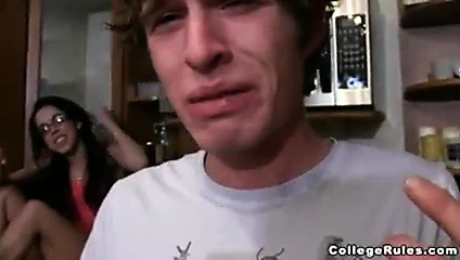 Sürtükleri sevmek zorunda