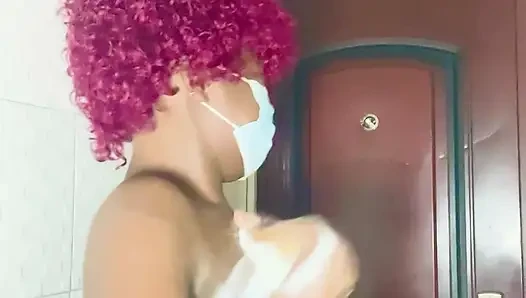 Banyo yaparken işemek çok eğlenceliydi