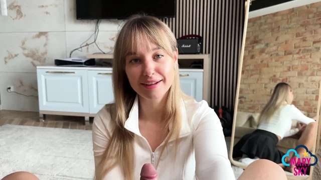 Genç üvey kız kardeşim yarağıma dokunmak istiyor