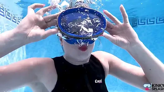 Sualtı giysisi ve maske fetişi dolum, baloncuklar ve nefes kontrolü