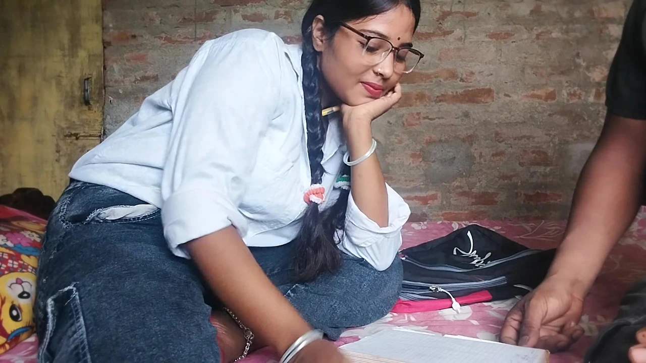 टीचर ने फीस माफ कर दी और अपने छात्र को चोदा