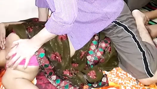 Soti hui bhabhi ki devar ne chudai kari