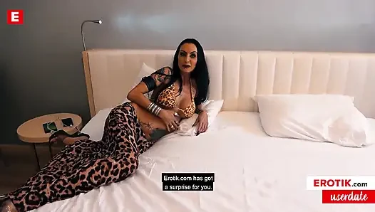 Gotik sürtük Sidney Dark hayranı tarafından sikiliyor!