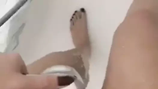 Duşlu muhteşem bacaklar