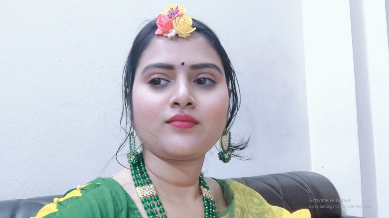 Your-Eshita. Sarı elbiseli güzel Hintli bangla seksi kız mastürbasyon yapıyor video.