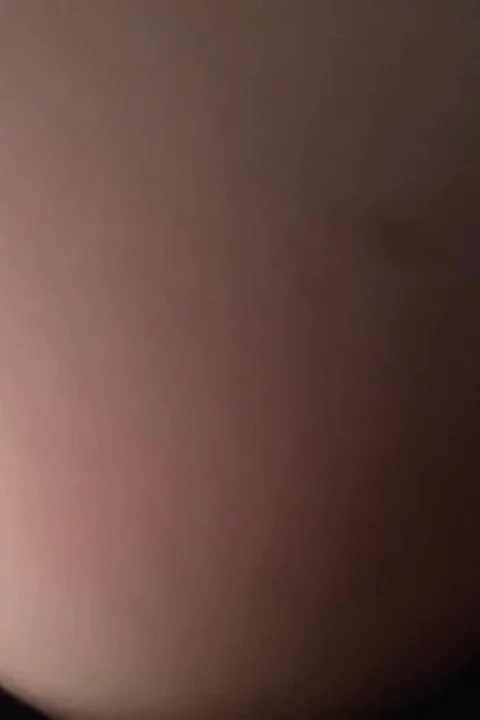 Şeker bebek kullanılıyor ve döl yutuyor