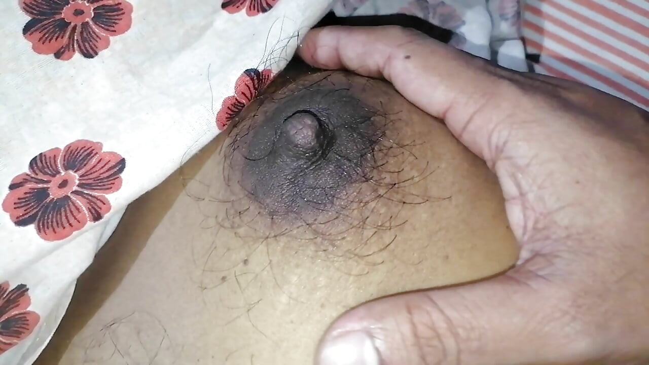 Gerçek Asyalı Çift Yavaş Parmak Sikişiyle Karıyı Boşaltıyor