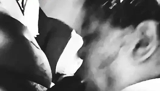 O bir bahşiş emen sperm iblisi emiyor