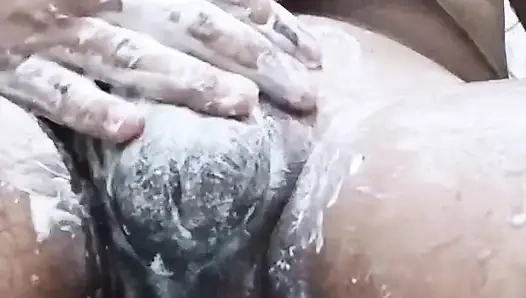 Karının böyle döle ihtiyacı var ..... iyi bir koca olmak