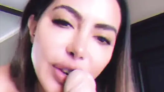 Latin orta yaşlı seksi kadın Lela Star'ın striptiz, gırtlağına kadar sakso ve ateşli amcık sikişi