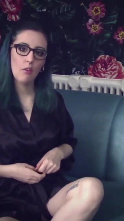 Ключевой момент из "соблазнения раба заданиями - часть 1 - женское доминирование стриптиз мисс Faith Rae с анальными инструкциями, инструкции по пытке яиц и члена