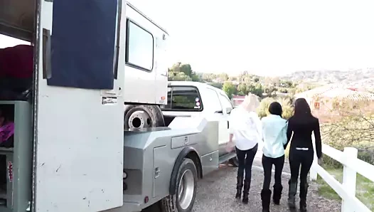 buharlı lezbiyen üçlü ile üç muhteşem babes