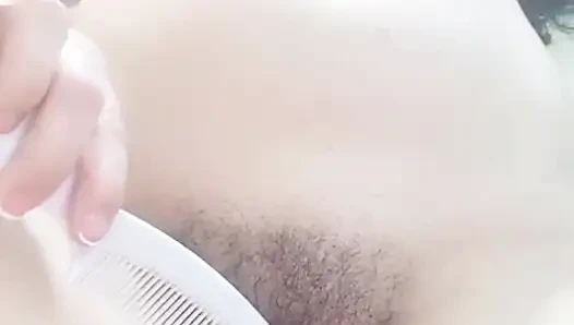 Kıllı amcığımı koklamaya gelene kadar fırçala