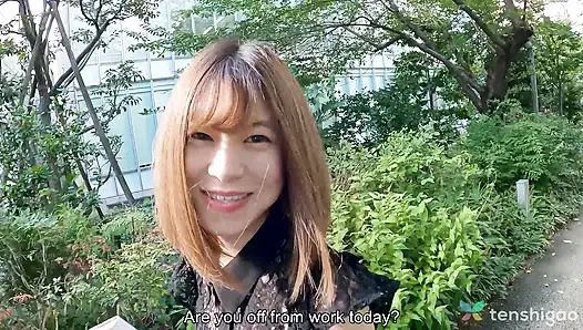 Üst düzey bir Tokyo kulübünden hostes, bayan nono sakurai soyunuyor