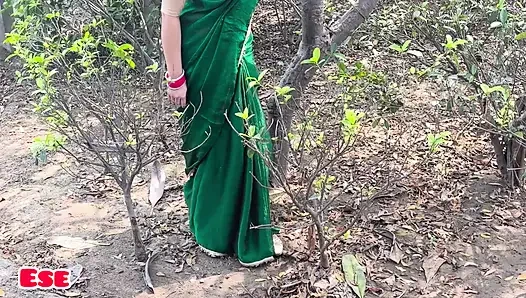 Garden Mein ek Stranger Ne Muje Aaakr Pick Kiya and chudai kari Ghar lejaakar