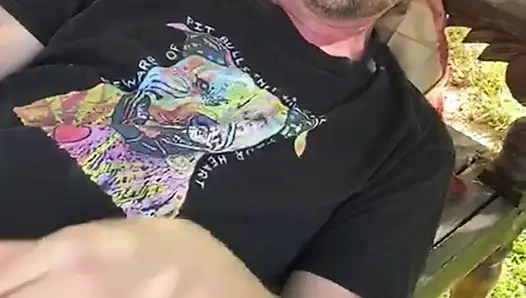 Dışarıda yarağımla oynuyor